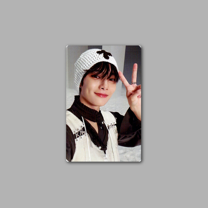 * HOLIDAY 2024 SPECIAL 42-K2 | [ STRAY KIDS ] ROCK-STAR (b) | OFFICIAL PHOTOCARD