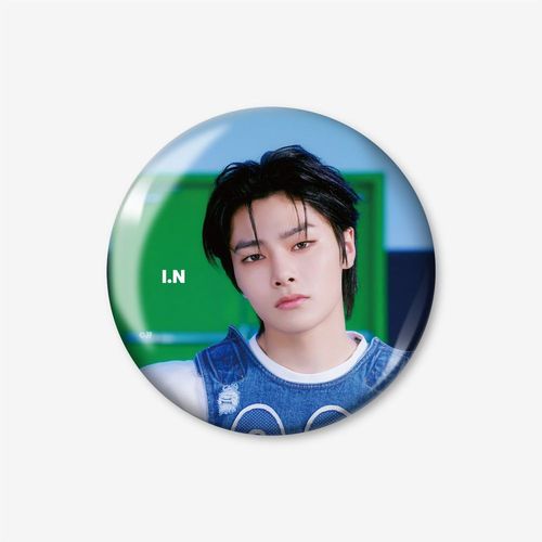 STRAY KIDS Photo Badge -"Social Path (Feat. Lisa) / Super Bowl -Japanese Ver.-"