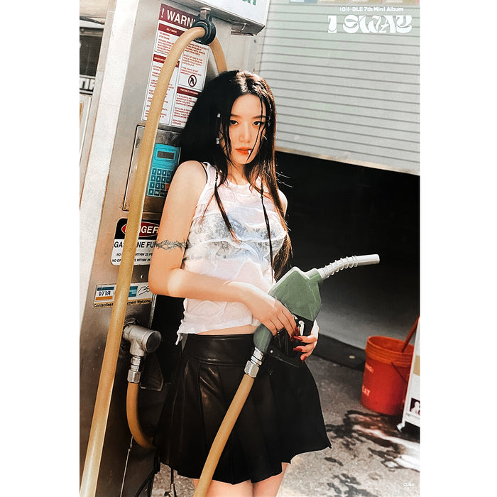 (여자) 아이들 | (G)I-DLE | 7TH MINI ALBUM [ I SWAY ] | (SHUHUA VER.) POSTER ONLY